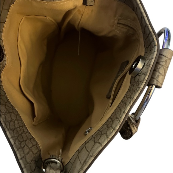 Beautiful Silver Crocodile-Embossed Bucket Handbag - Picture 5 of 6